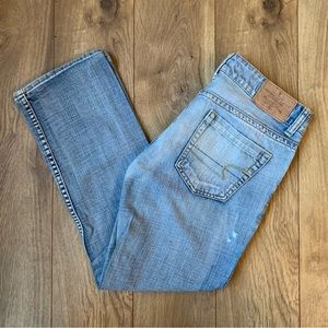 American Eagle Light Wash Denim Capris